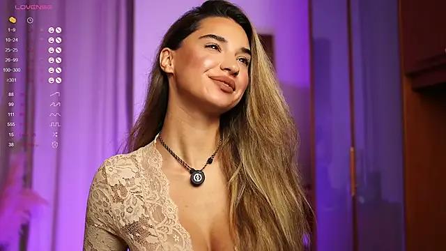 ItalianGirl from StripChat is Freechat