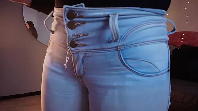 ivy_bonnie from StripChat is Freechat