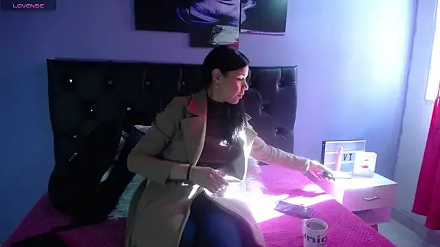 Jazmin_ny from StripChat is Freechat