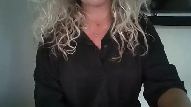 JenniLowen from StripChat