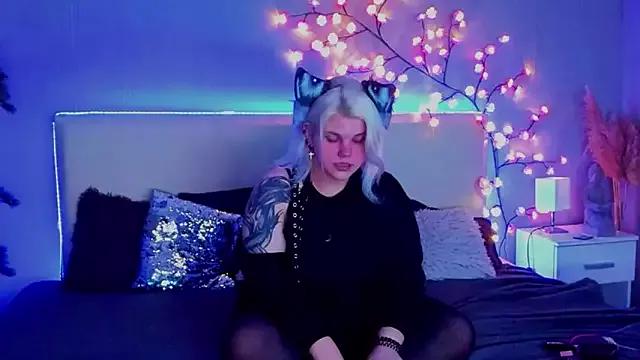 JoannLowe from StripChat is Freechat