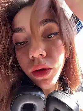 Juicy_Bomb on StripChat