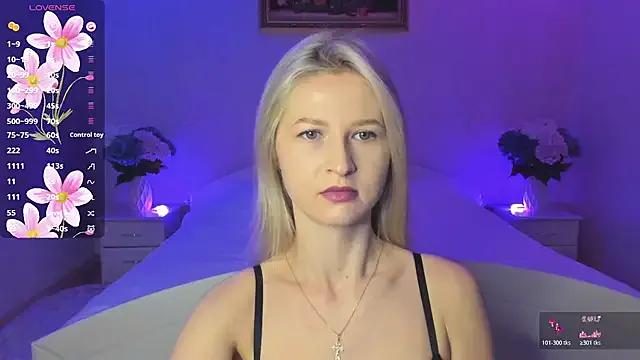 Julie_Blaze from StripChat is Freechat