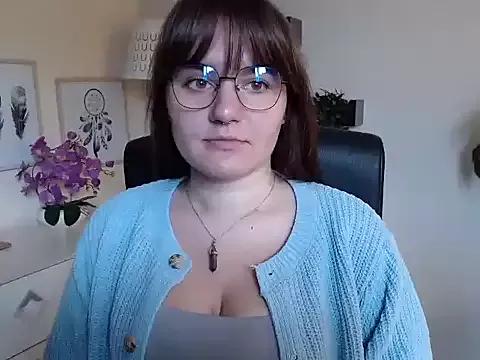 Julie_Diamond from StripChat is Freechat