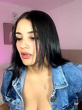 Julieta92_ from StripChat is Freechat