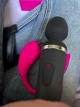 justhoney1998 from StripChat is Freechat