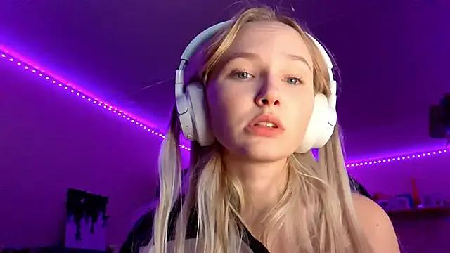 KarinRobertson from StripChat is Freechat