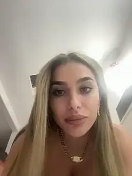 KaseyQuinn_ from StripChat is Freechat