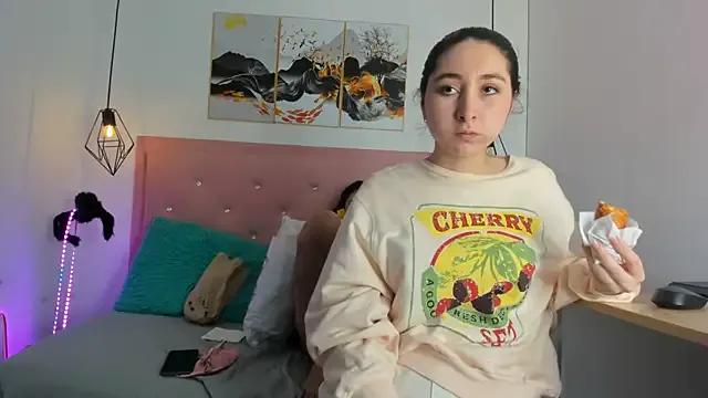 kiara_and_christy from StripChat is Freechat