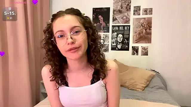 Kira_Sanders from StripChat is Freechat