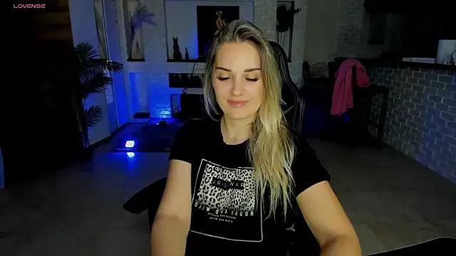 KittiLiza from StripChat is Freechat