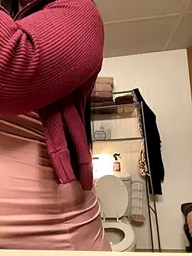 KLoveeee from StripChat is Freechat