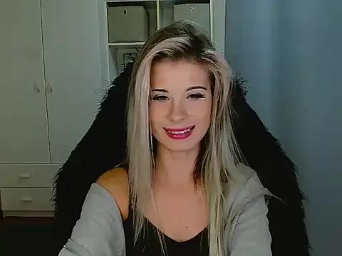 KristineGlow from StripChat is Freechat