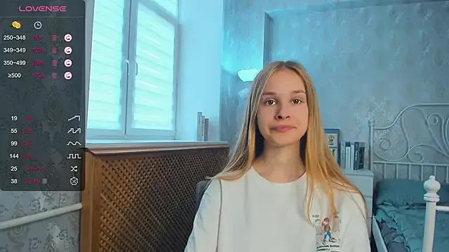 KylaNahari from StripChat is Freechat