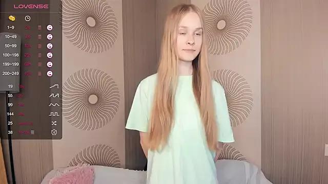 KylaNahari from StripChat is Freechat