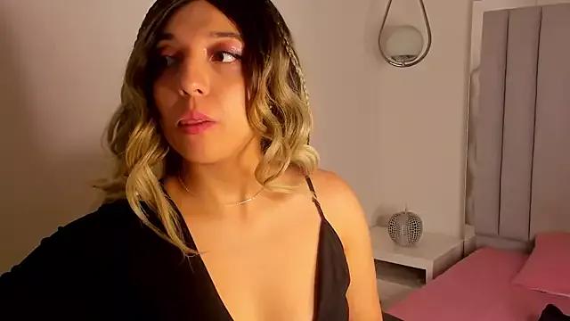 Lara_Crofftt from StripChat is Freechat