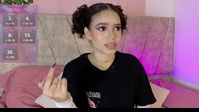 LaraGiil from StripChat is Freechat