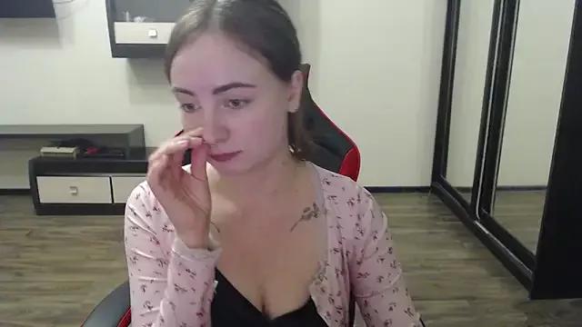 Laralianna from StripChat is Freechat