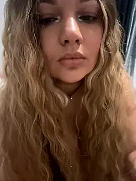 lasirenitabella from StripChat is Freechat