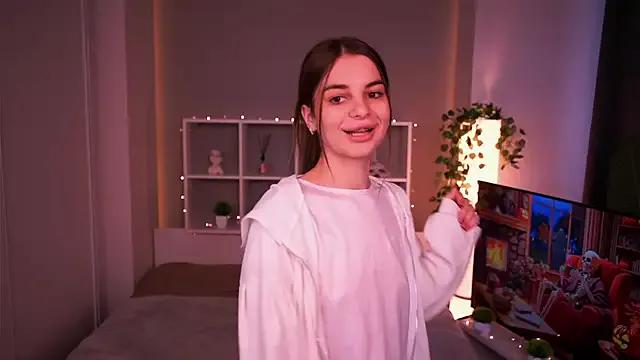 LauraHansil from StripChat is Freechat