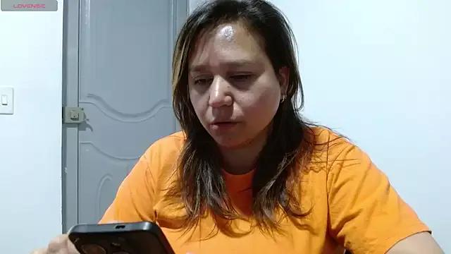 LauraReeves from StripChat is Freechat