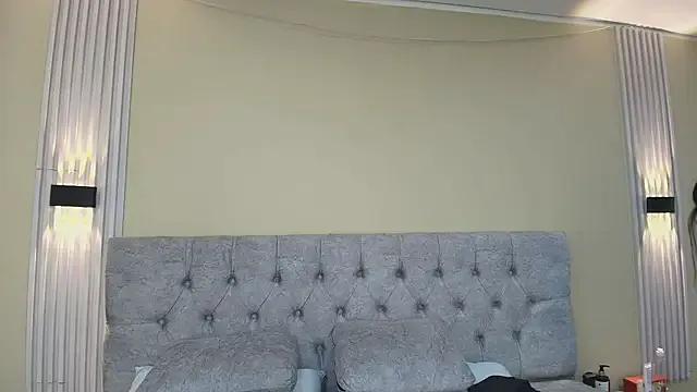 LiaMonroee_ from StripChat is Freechat