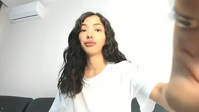 LianYe_ from StripChat is Freechat