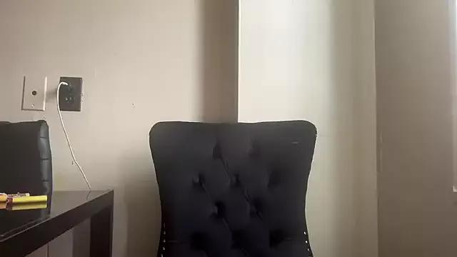 Lil_momma420 from StripChat