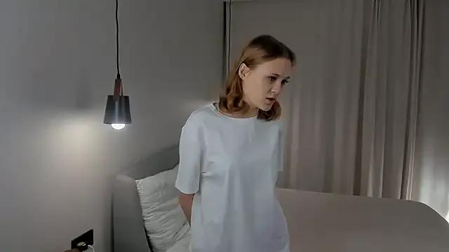 LilianGlenna from StripChat is Freechat