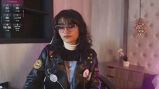 liliclan_ from StripChat is Freechat