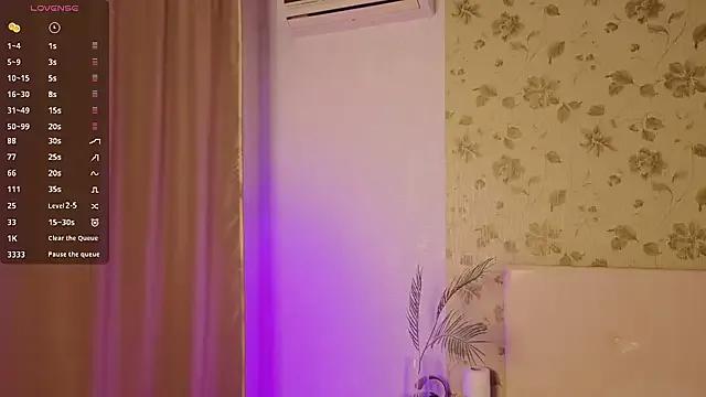 lilliaqueen from StripChat is Freechat