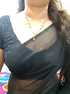 Lilly-queen from StripChat is Freechat