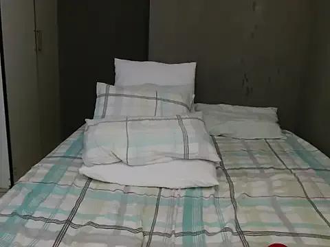 Lillyan_N from StripChat is Freechat