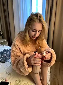 LinaViam from StripChat is Freechat