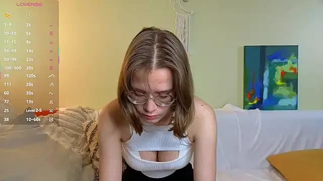 LinnGee from StripChat is Freechat