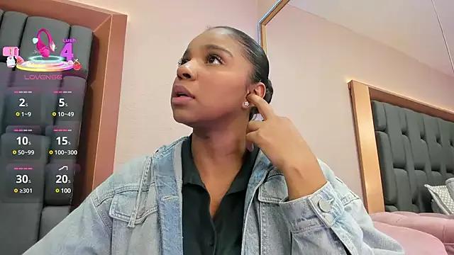 LisaMendez from StripChat is Freechat