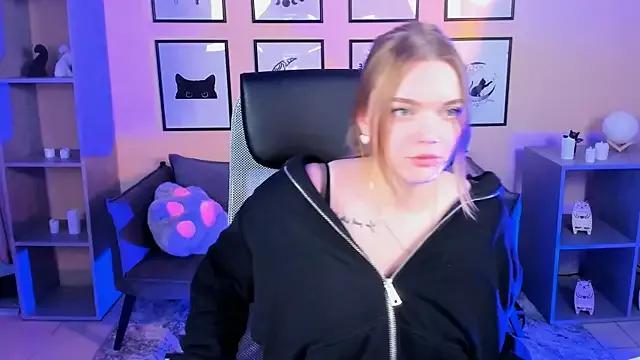 LisaMitchell from StripChat is Freechat