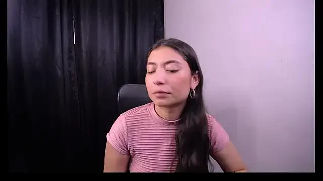 Lizzie_Collin from StripChat is Freechat