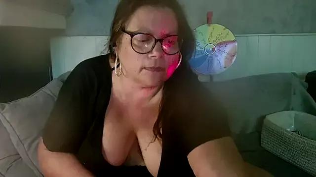 Lola-squirt from StripChat
