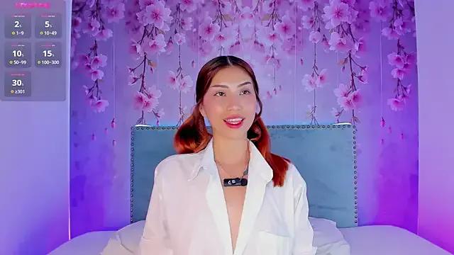 Lorrainee_ from StripChat