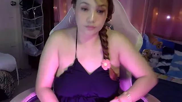 LoveHennesyxoxo from StripChat is Freechat