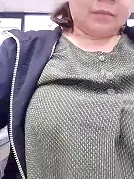 Lovelyebz1108 from StripChat is Freechat