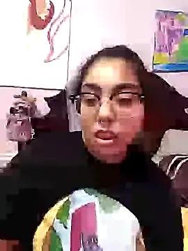 Lovelyrainn from StripChat is Freechat