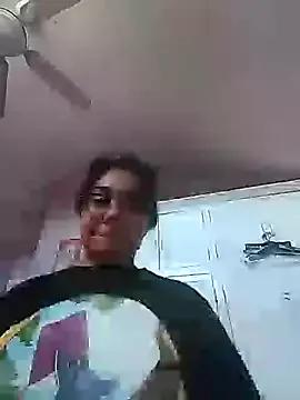 Lovelyrainn from StripChat is Freechat