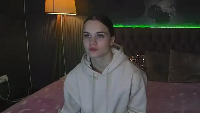 LuisaClover from StripChat is Freechat