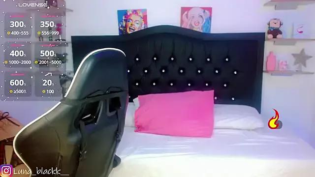 Luna_blackk from StripChat is Freechat