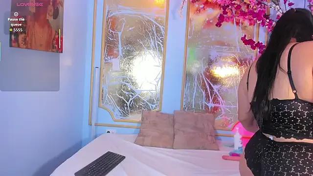 luna_blaze_cr from StripChat is Freechat