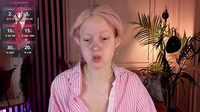 luna_son from StripChat is Freechat