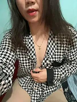 Lusi-sexy from StripChat is Freechat