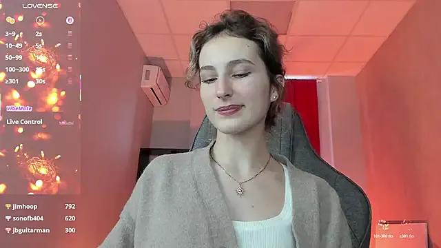 LuxRayi from StripChat is Freechat